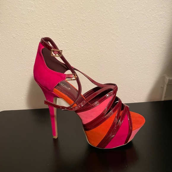 Heels - Picture 3 of 3